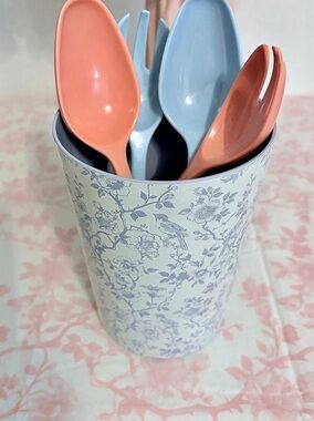 Floral Utensil Holder with Spoons in Blue & Pink new with tags